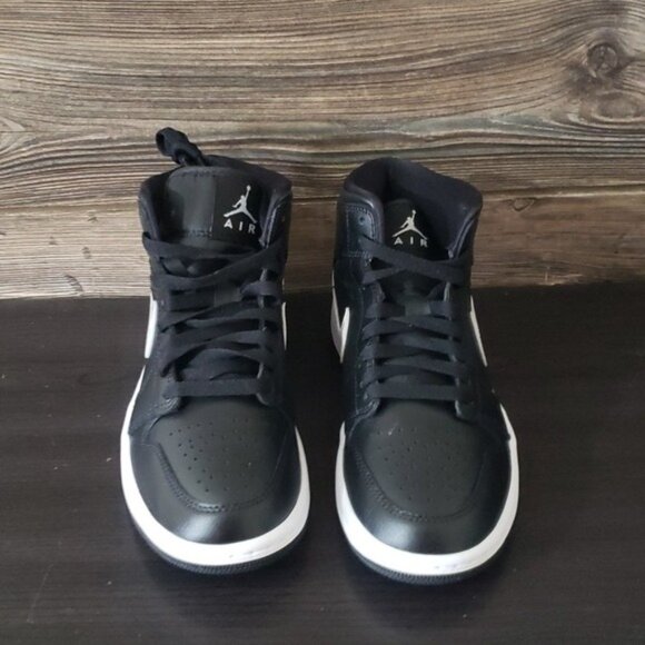 New Nike Air Jordan 1 Mid Womens Black Sneakers Size 7 Streetwear Casual - Picture 4 of 10